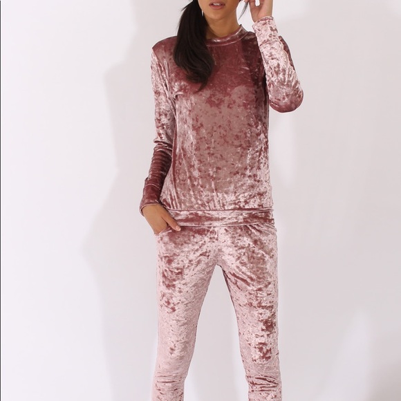 ✨Crushed Velvet Lounge Suit Set✨ - Picture 4 of 7